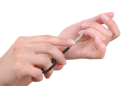 Ciseaux à cuticules avec pointe en tour 